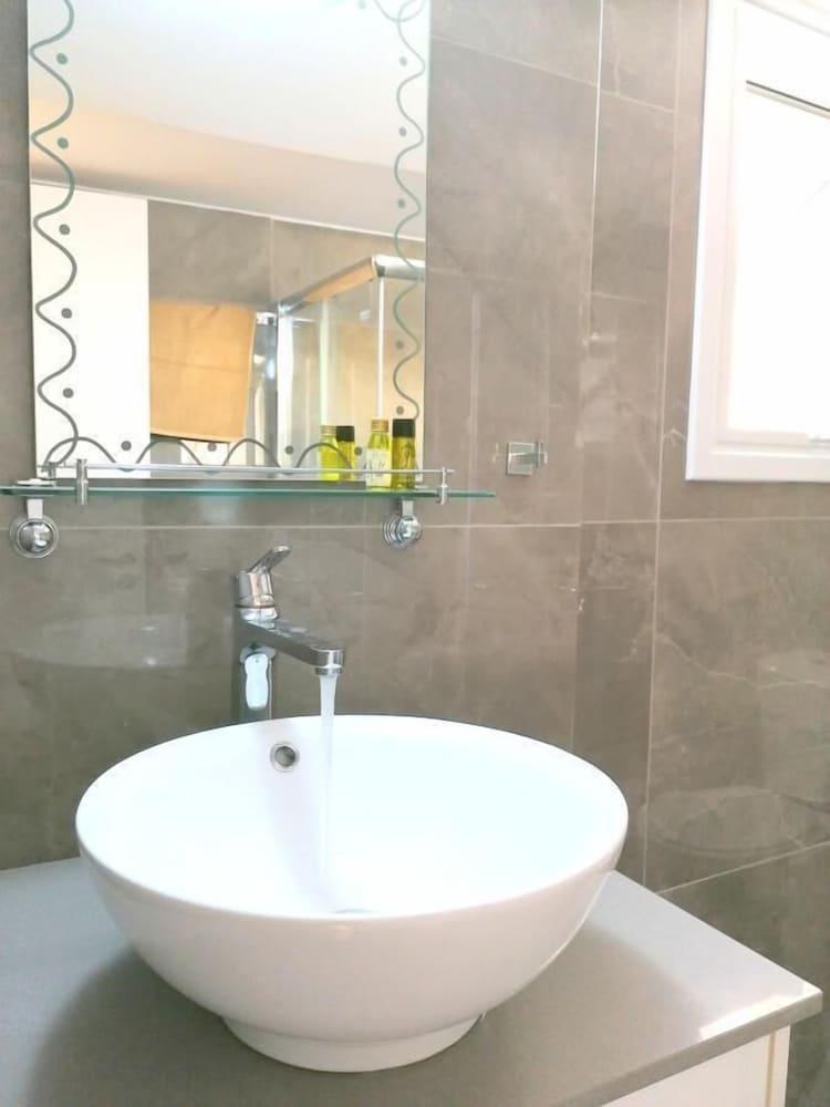 Florea Aparthotel 3*