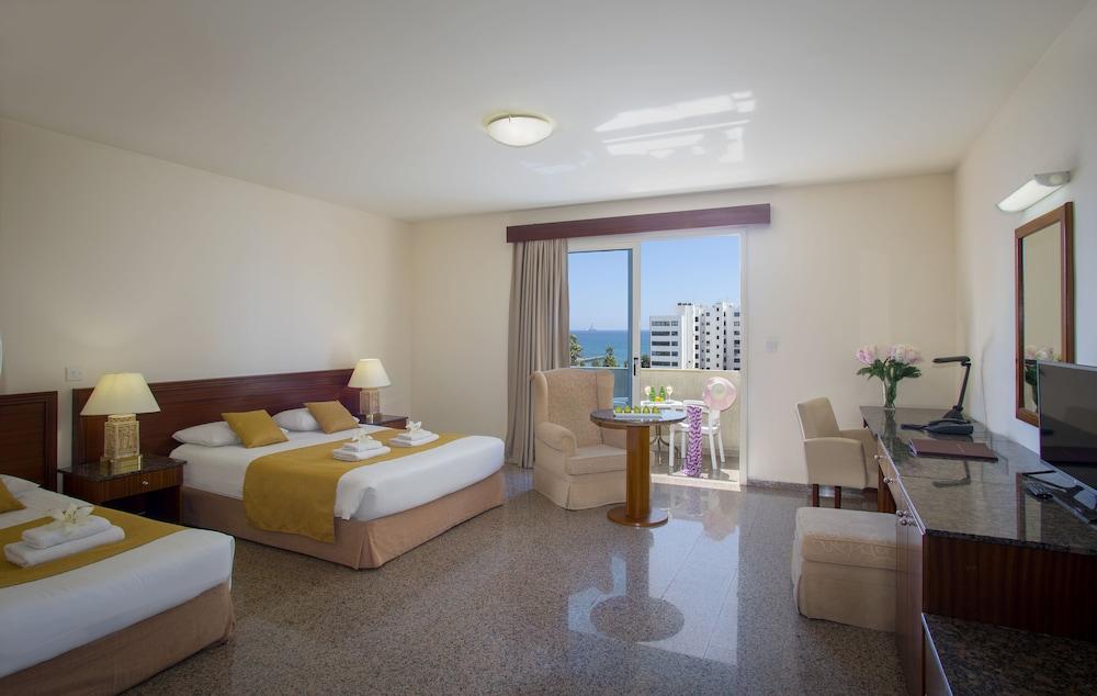 Kapetanios Hotel 3*