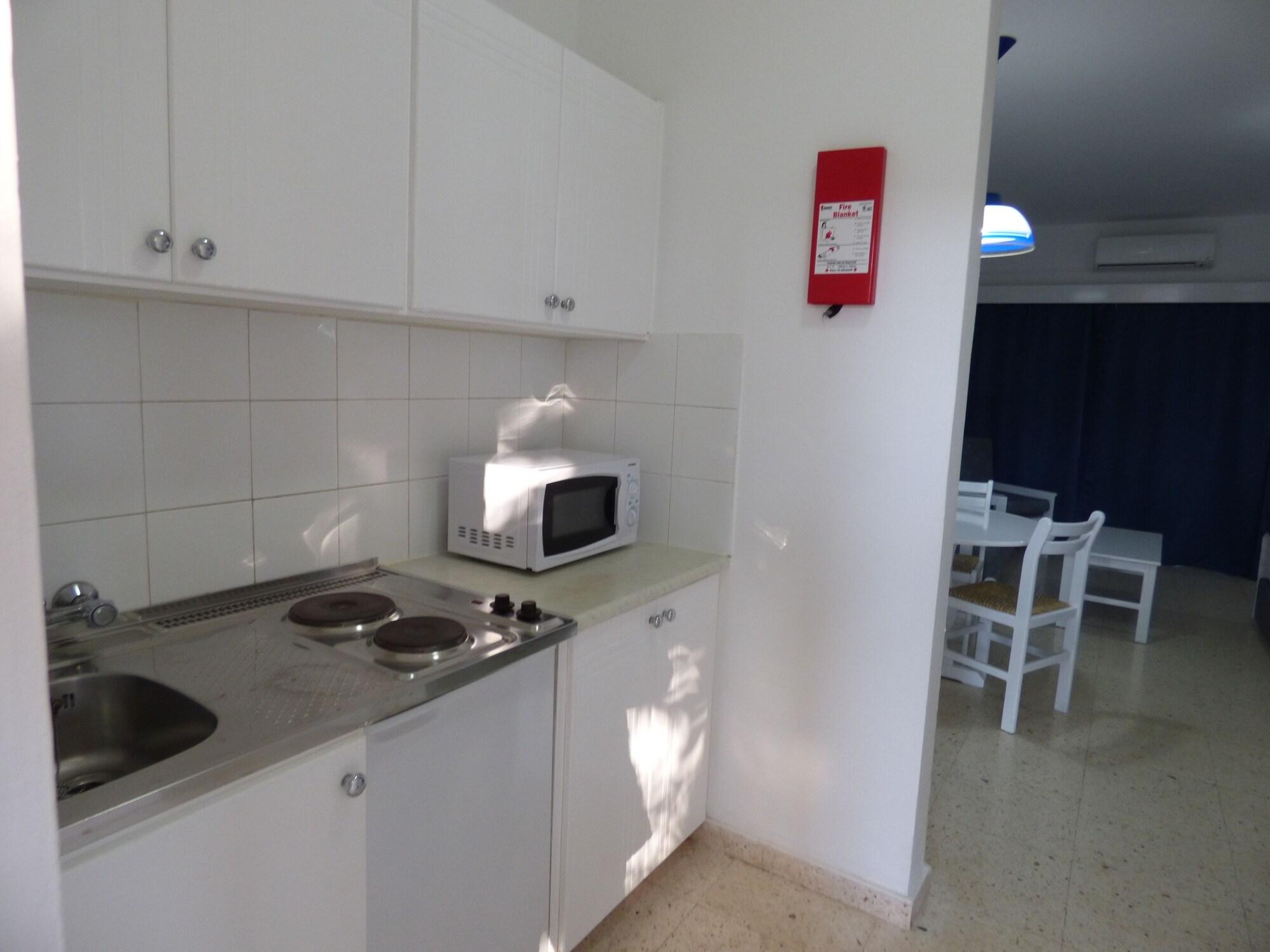 Amore Hotel Apartments 2*