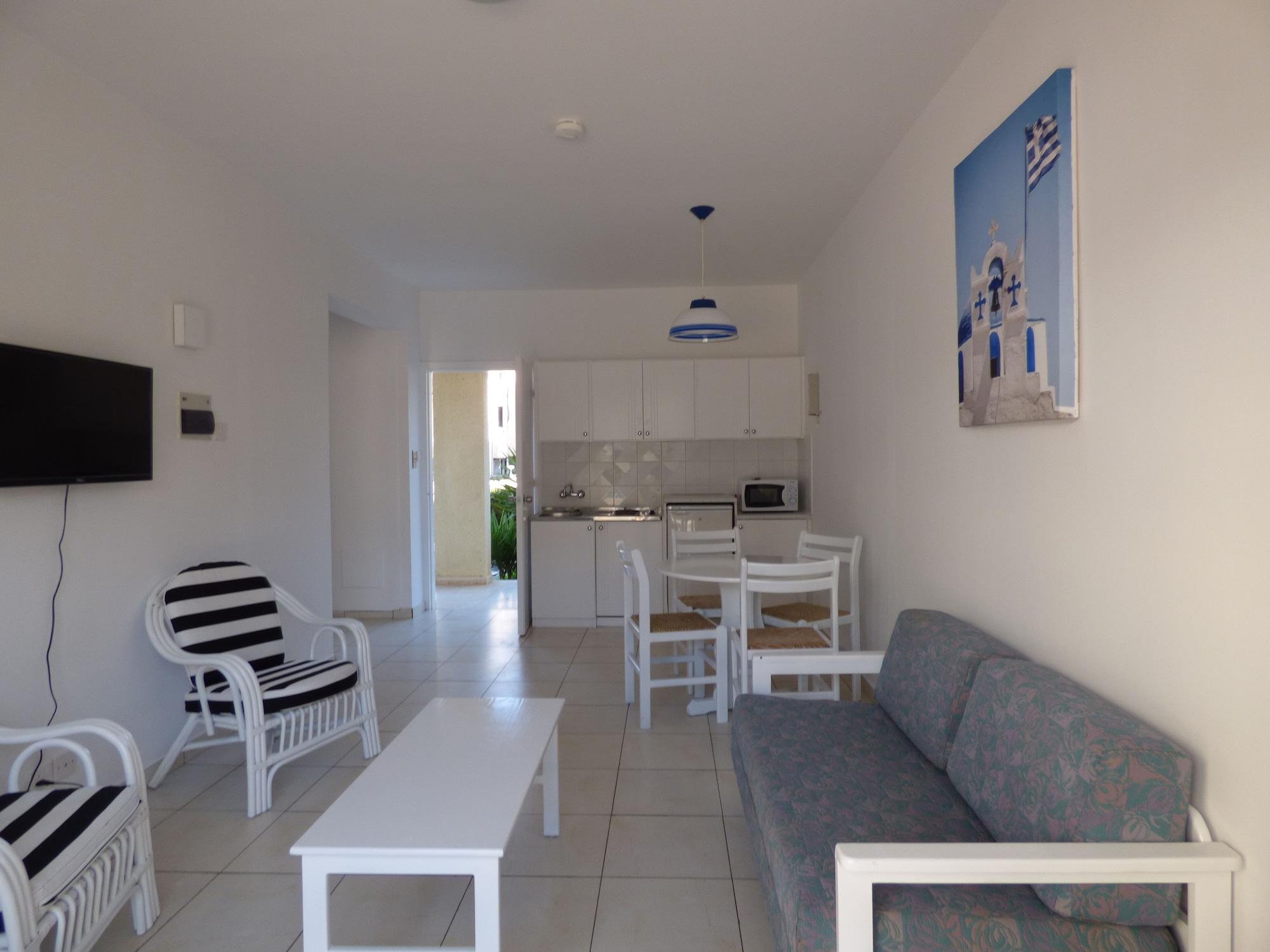 Aparthotel Amore Hotel Apartments 2*