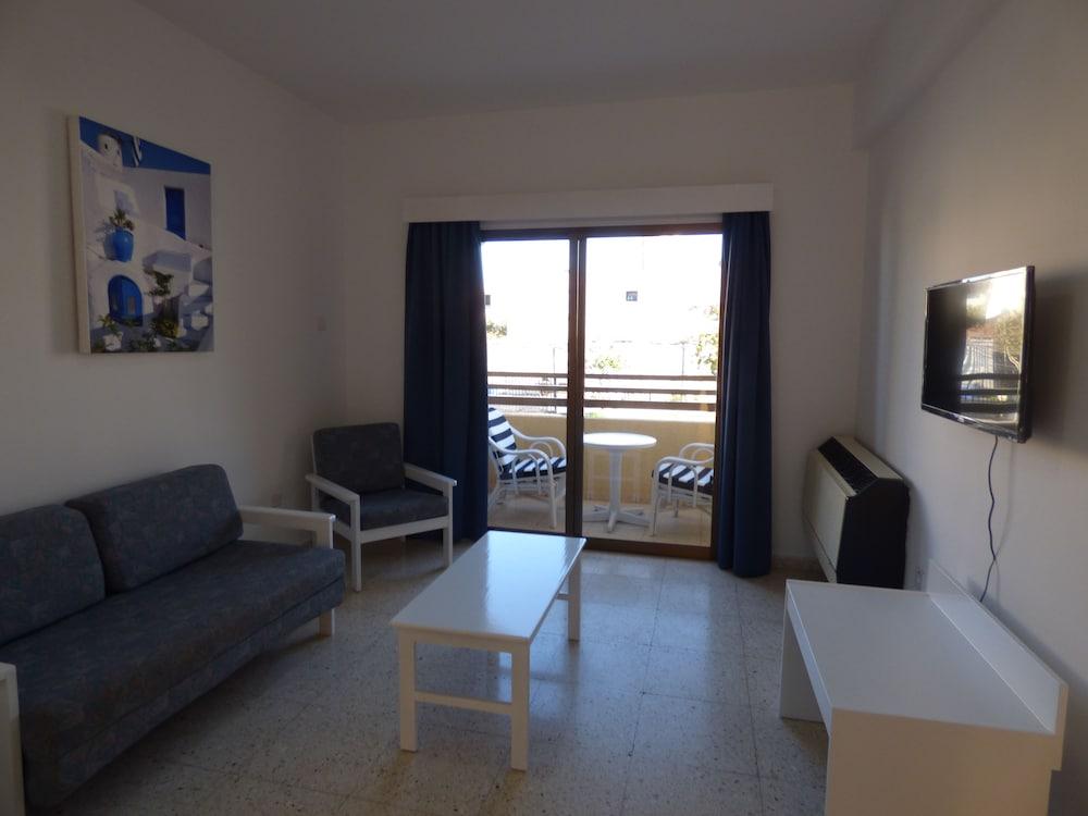Amore Hotel Apartments Aparthotel 2*