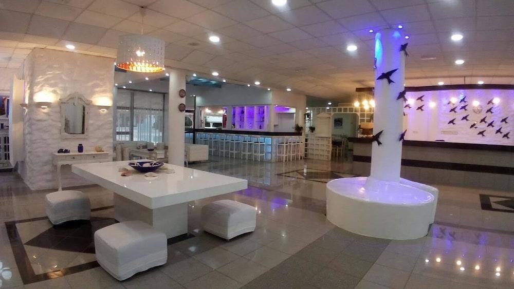 Aparthotel Amore Hotel Apartments 2*