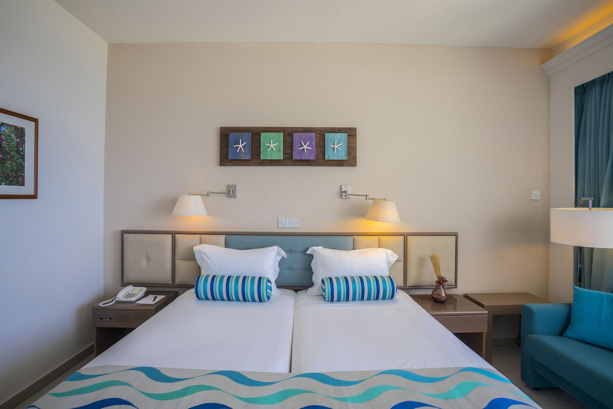 Cavo Maris Hotel
