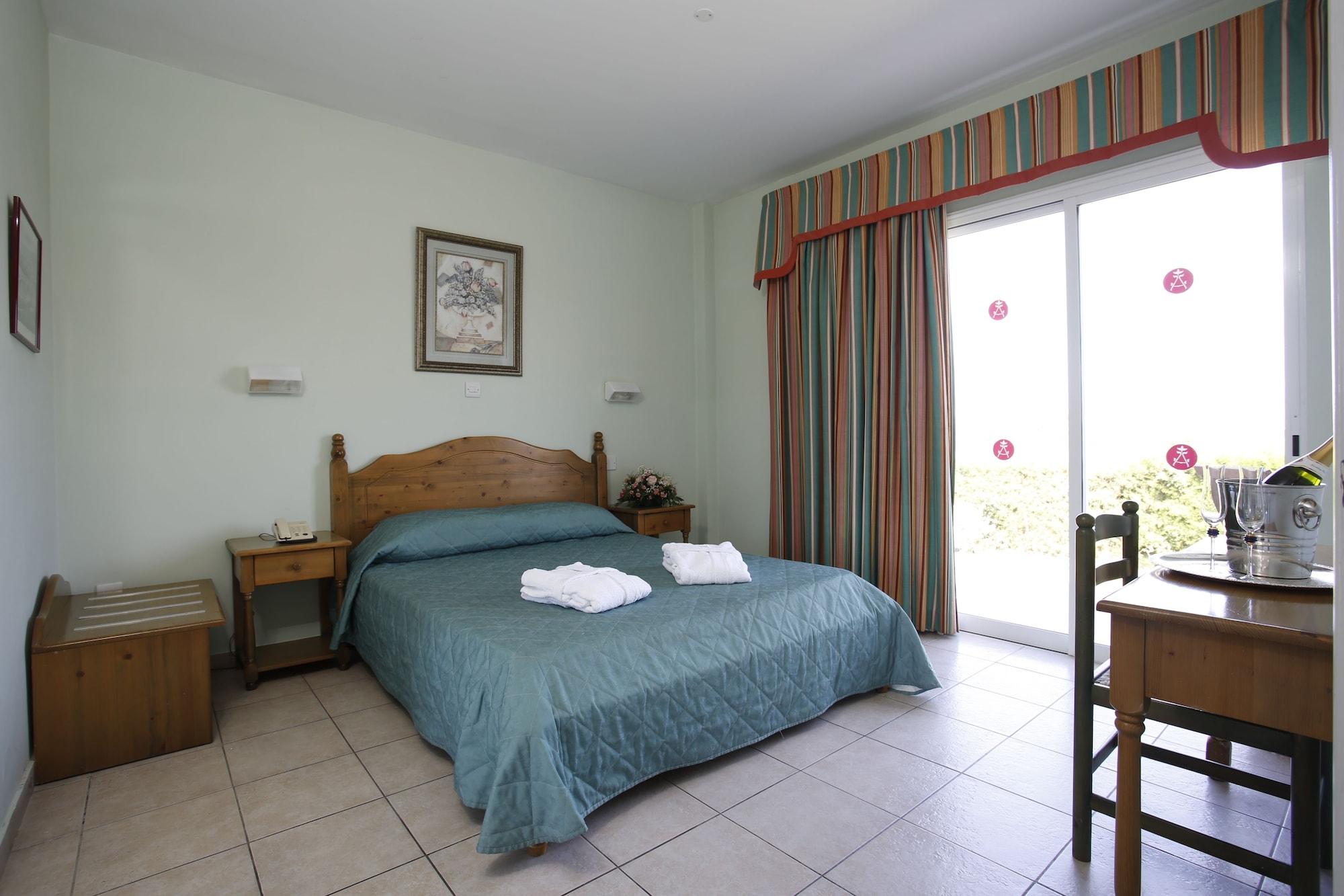 Akamanthea Village Apartment *