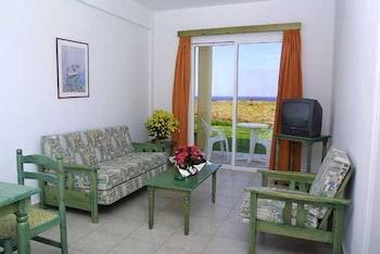 Akamanthea Village * Polis