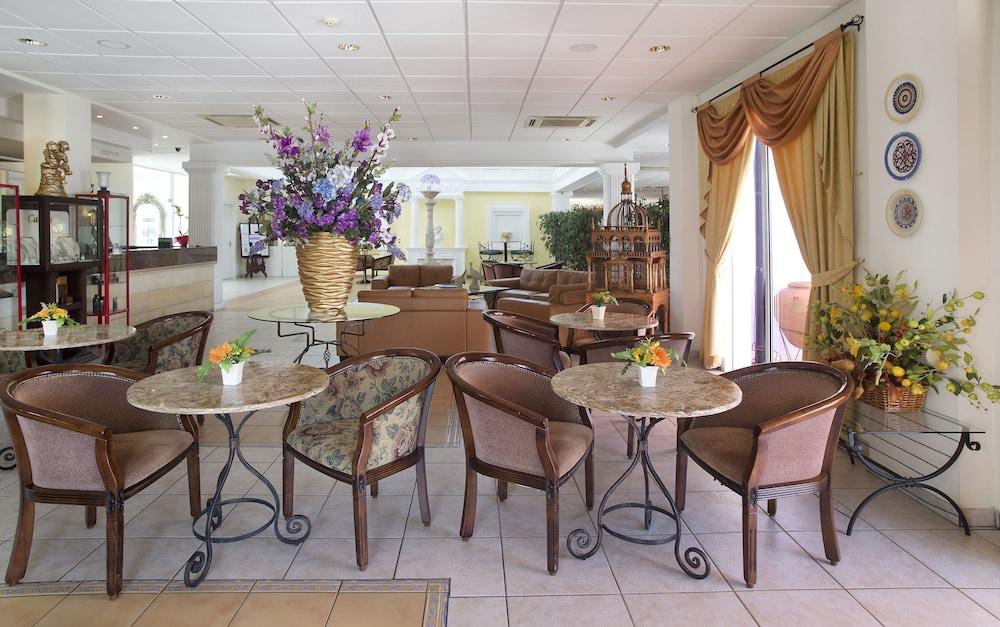 Akamanthea Village Apartment *