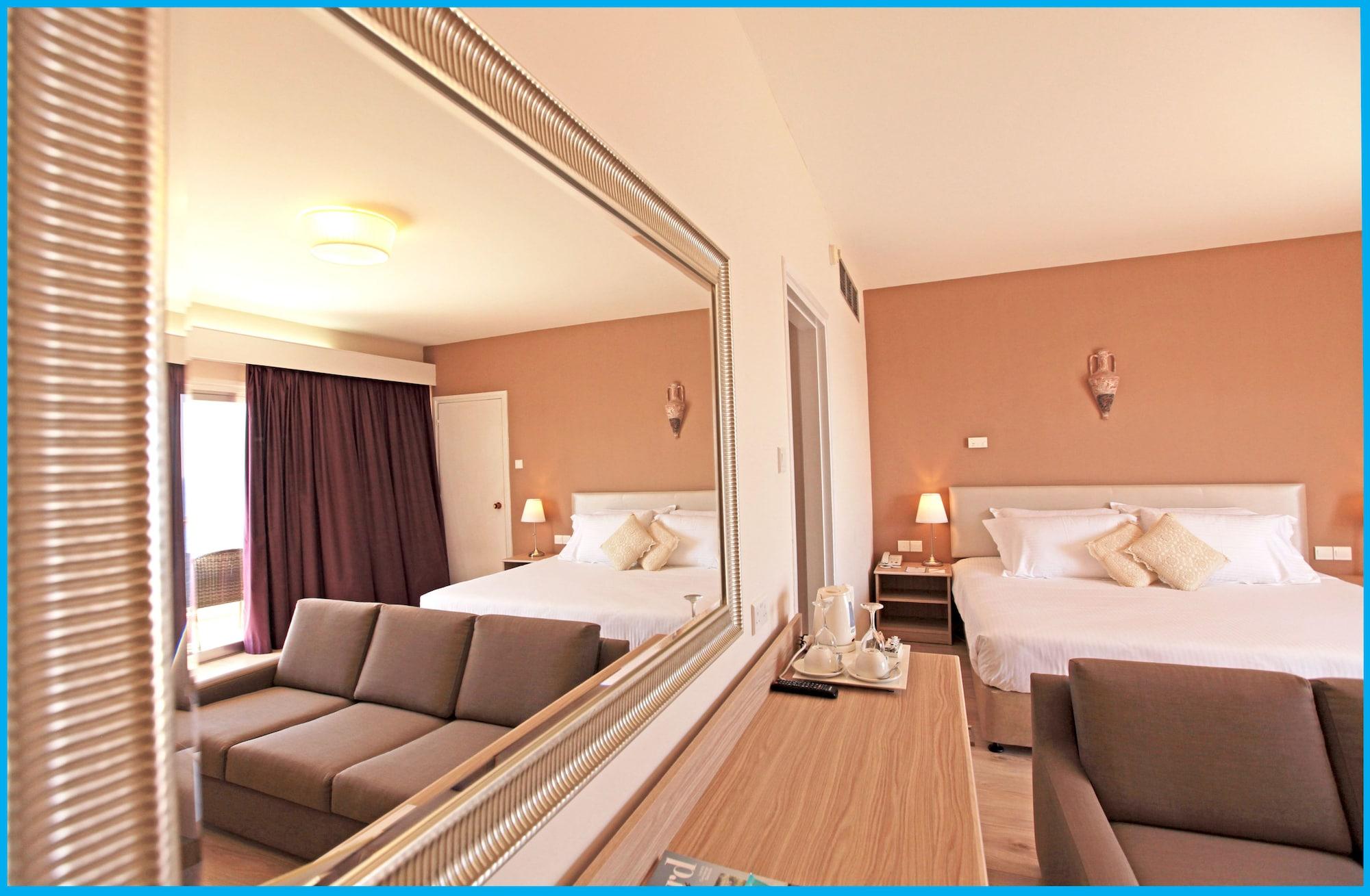 Poseidonia Hotel 4*