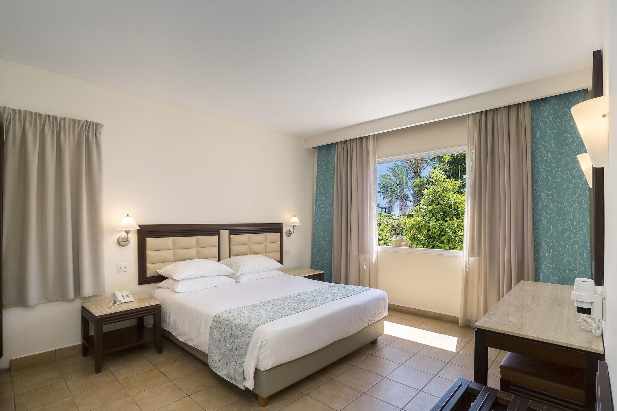 Aparthotel Avanti Village 4*