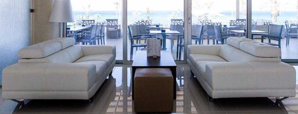 Hotel Vrissaki 4*