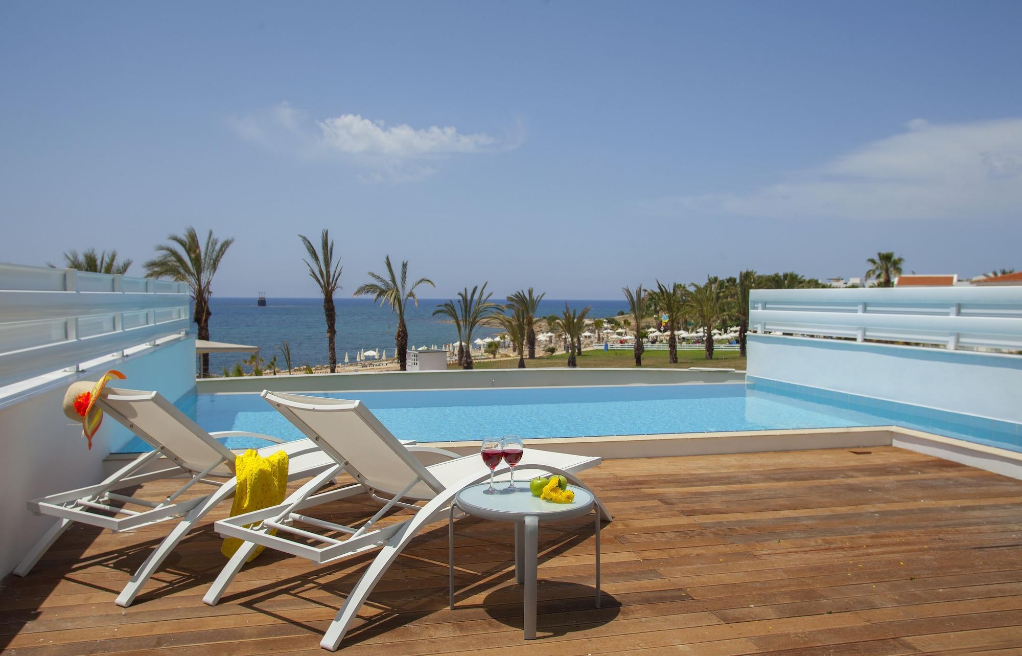Resort King Evelthon &