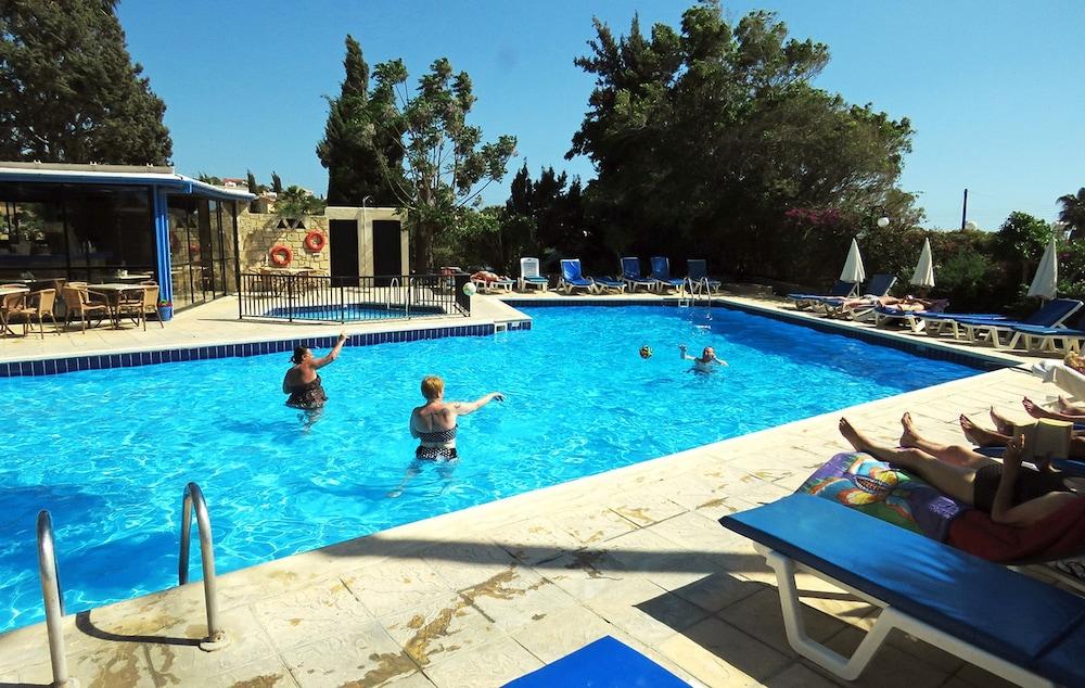 Hilltop Gardens 3* Paphos