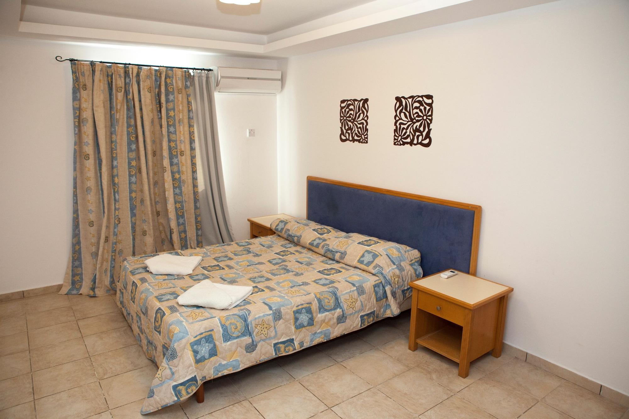 Alecos Aparthotel 3*