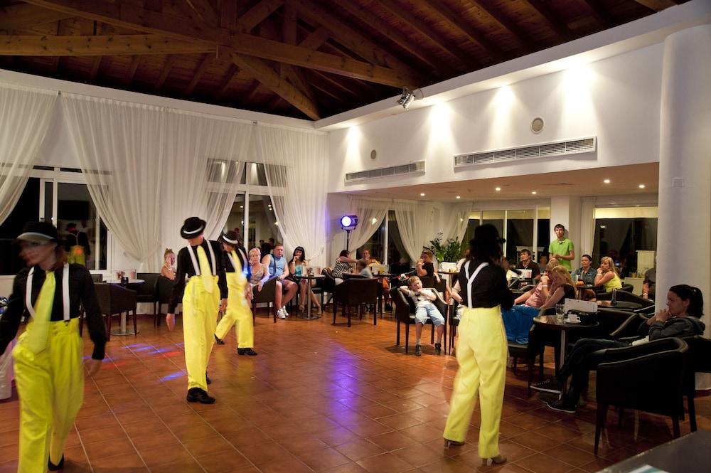 Hotel Akti & Village 4*
