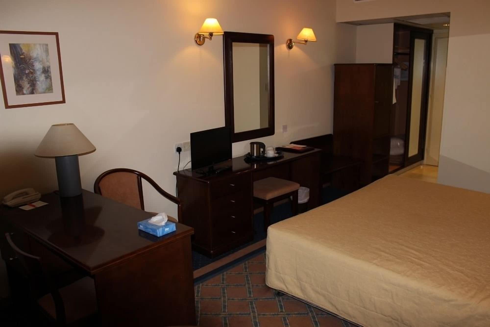 Europa Plaza Hotel