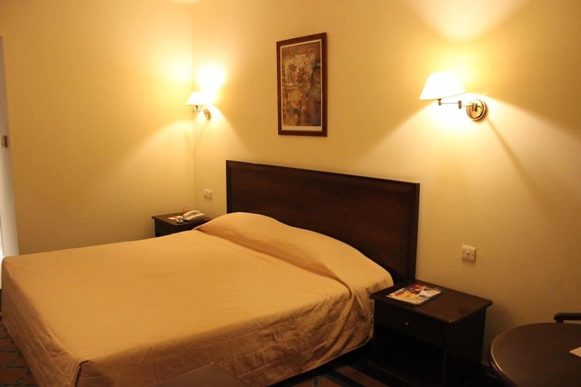 Hotel Europa Plaza 3*