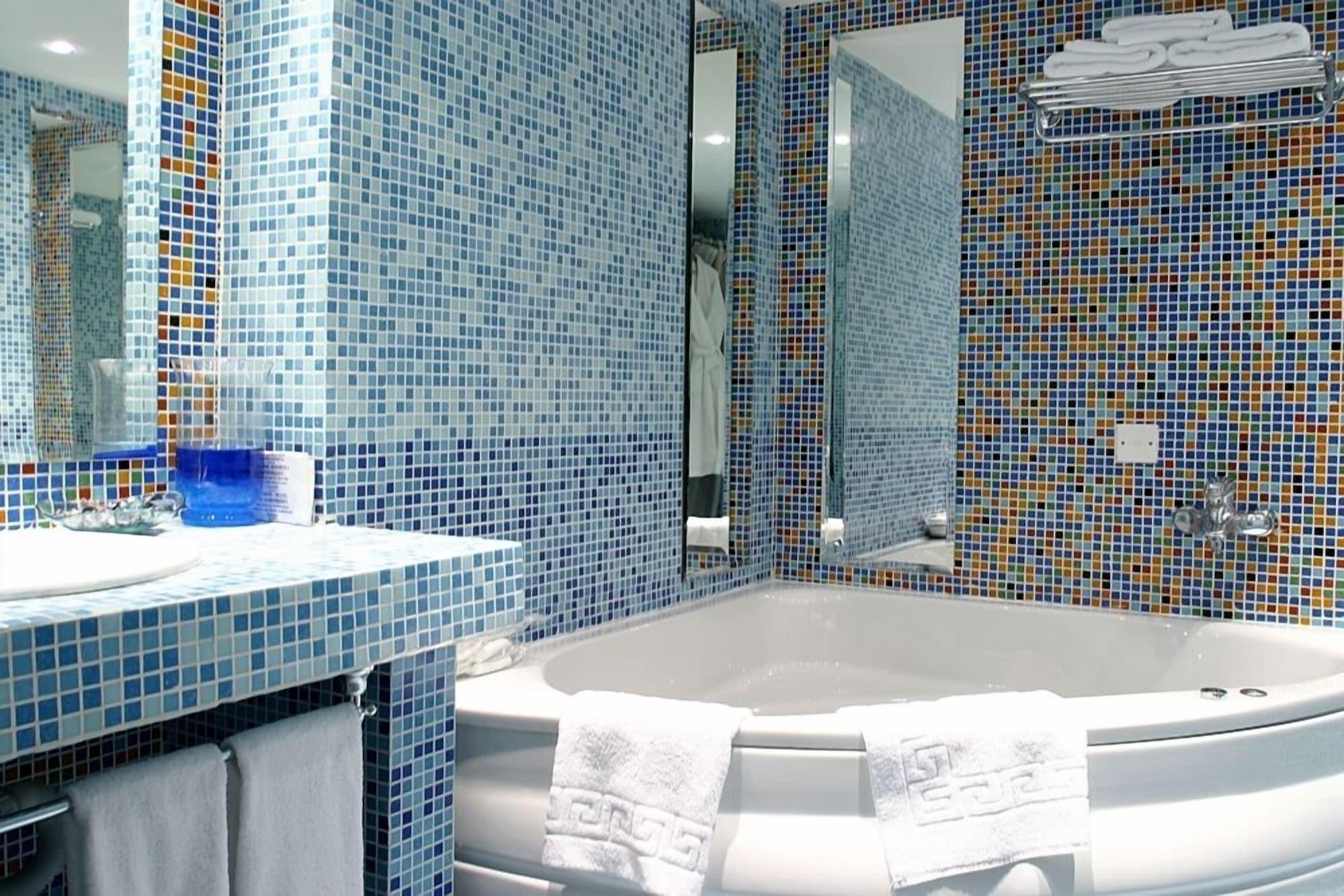 Europa Plaza Hotel 3*
