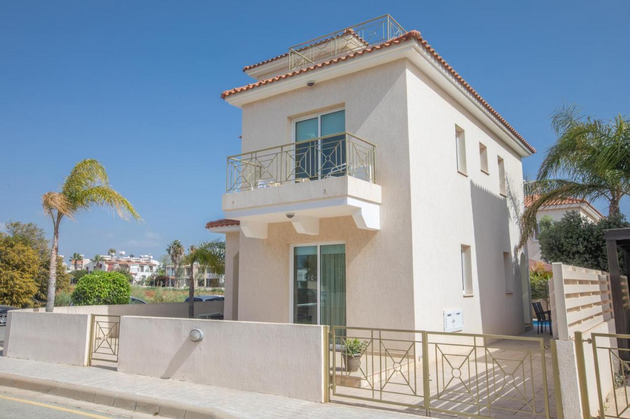 George's Lux * Protaras