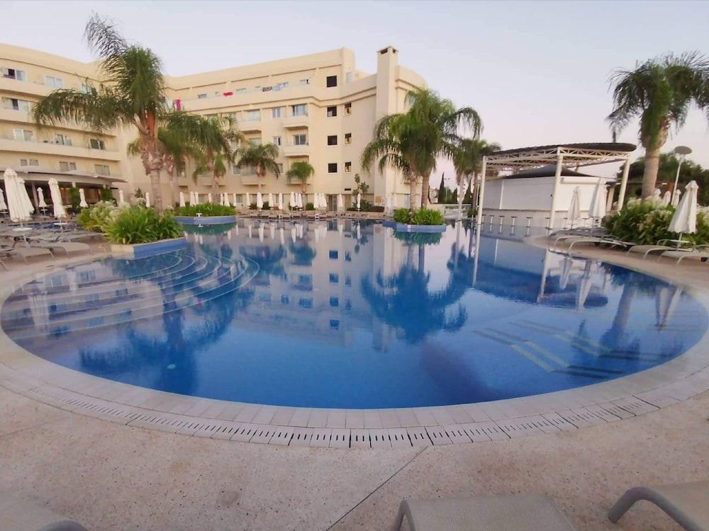 Sunrise Oasis & Waterpark 4*