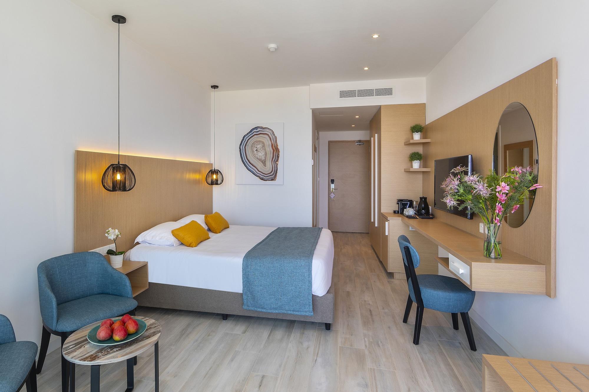 Leonardo Crystal Cove & - Adults Only