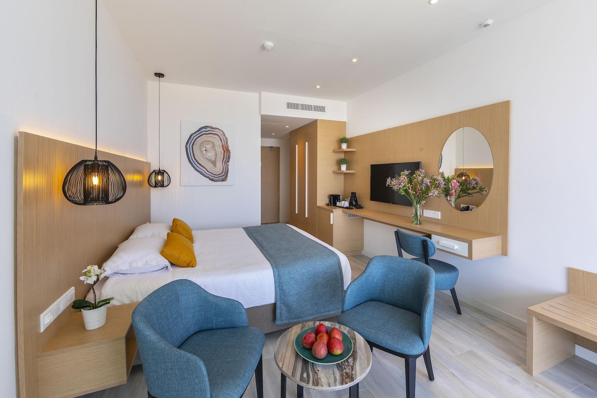 Leonardo Crystal Cove & - Adults Only Hotel 4*