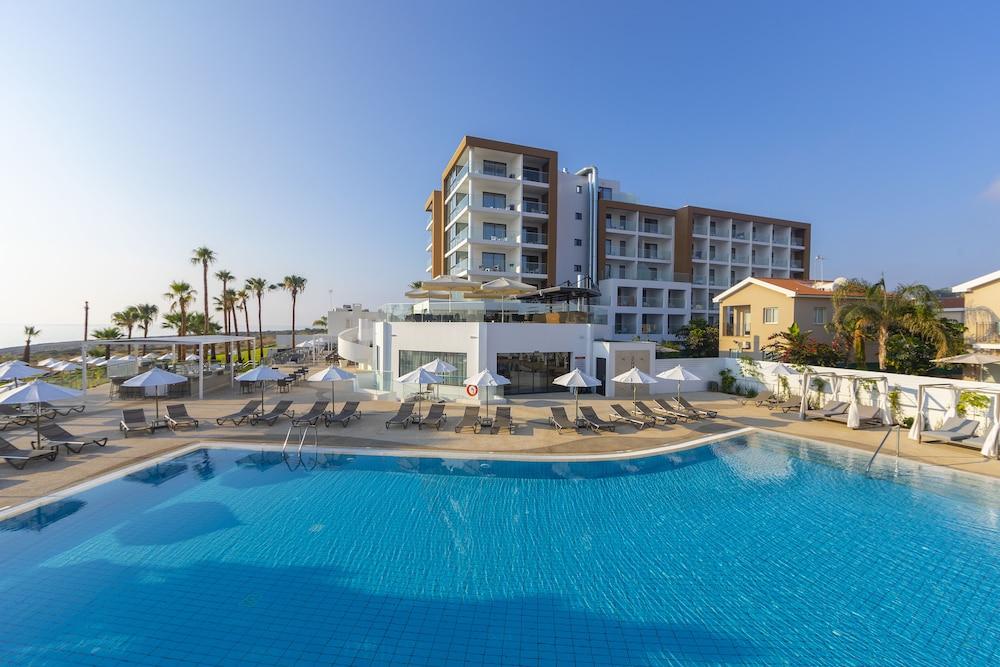 Leonardo Crystal Cove & - Adults Only Hotel