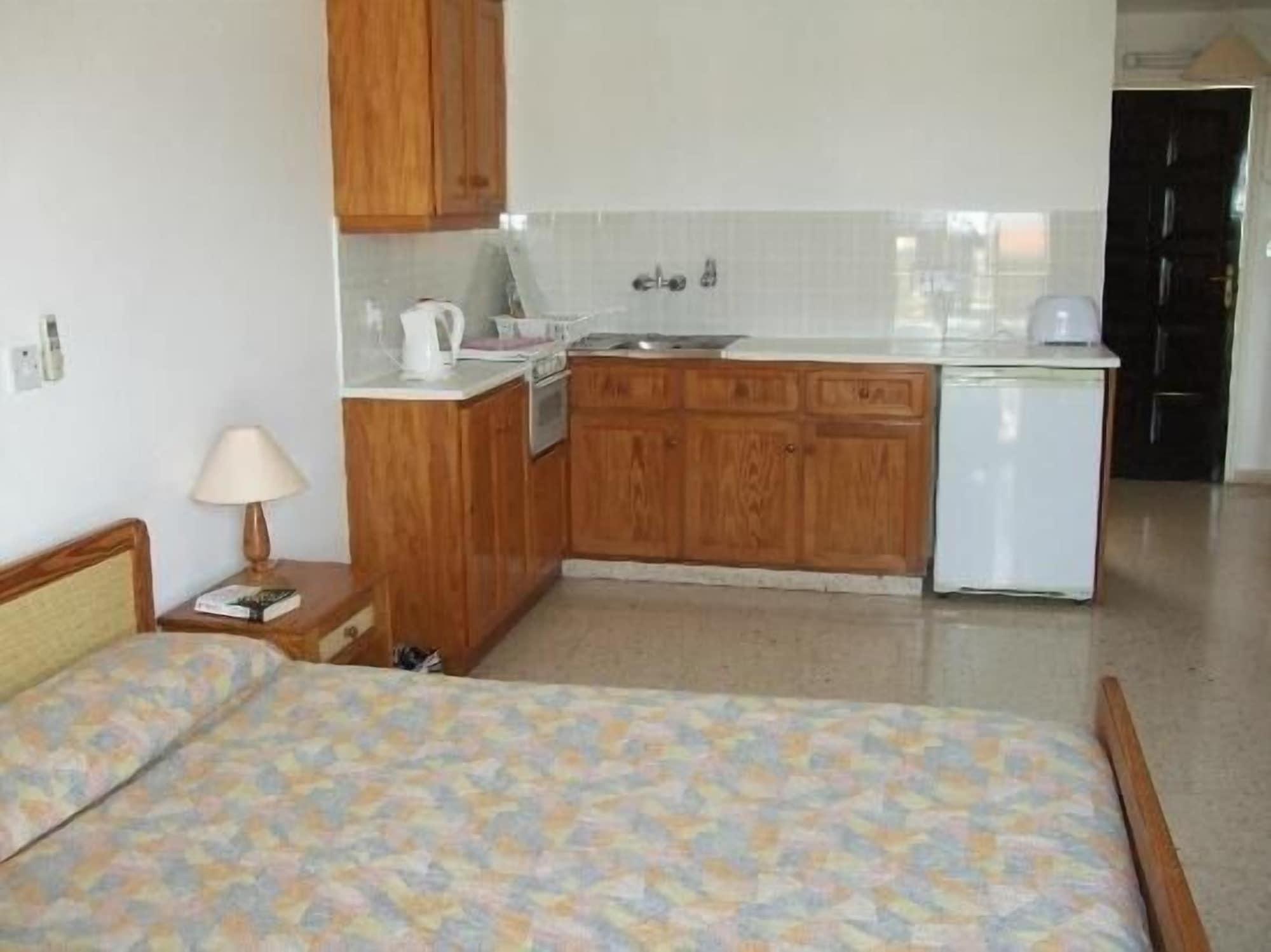 Aparthotel Tavros Polis