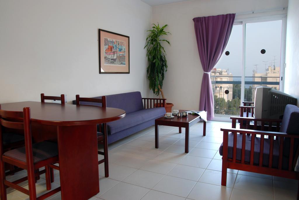 Blue Crane Apts Aparthotel Limassol