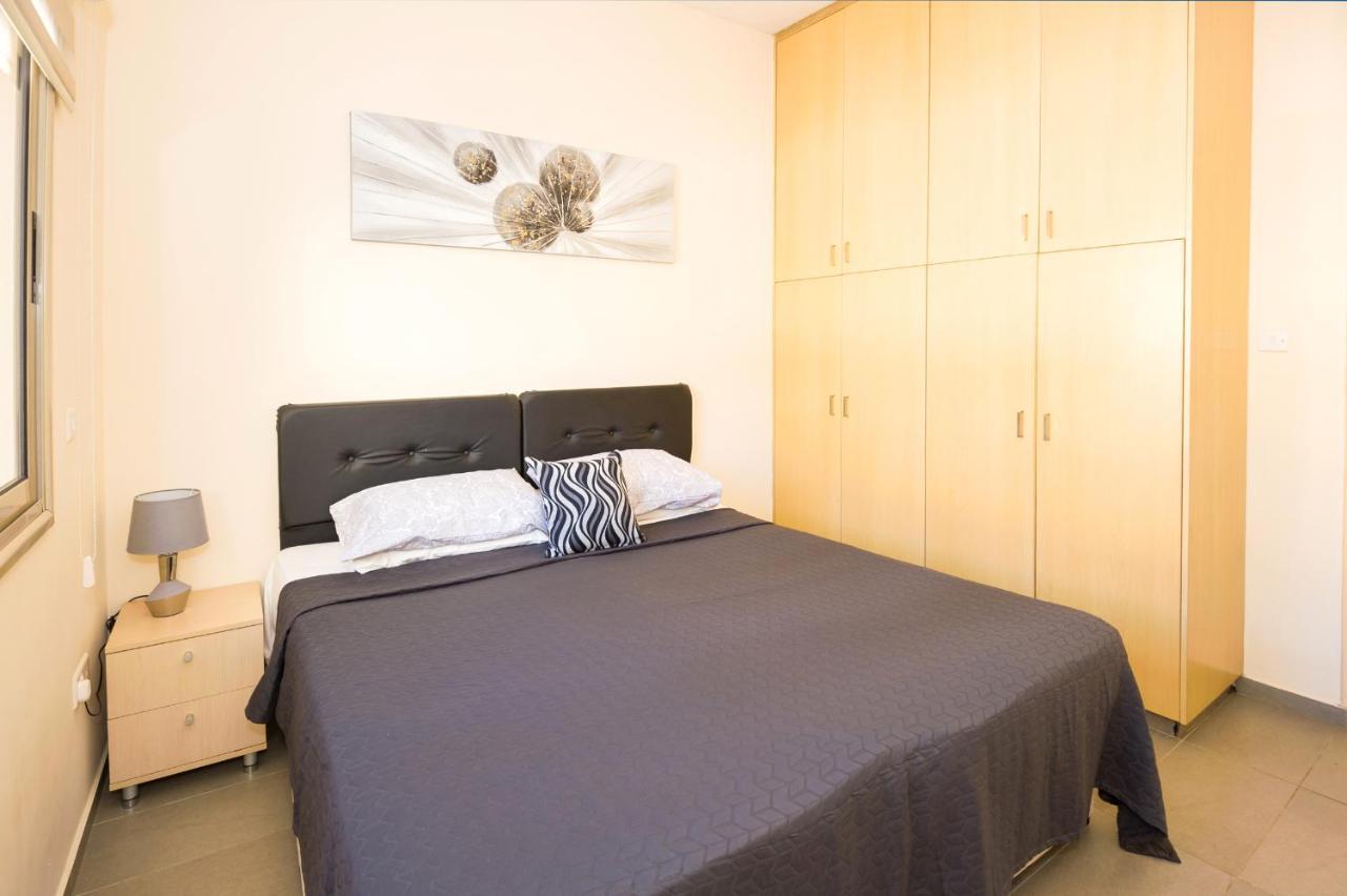 Bowker Apartment *