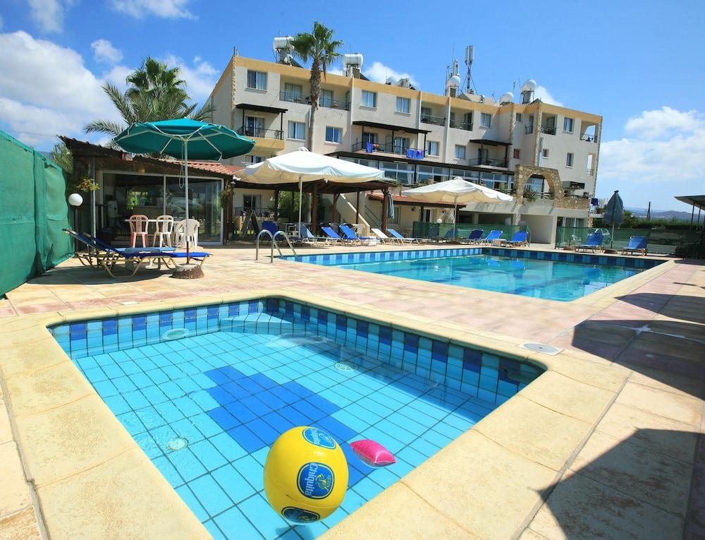Petsas Aparthotel 3*