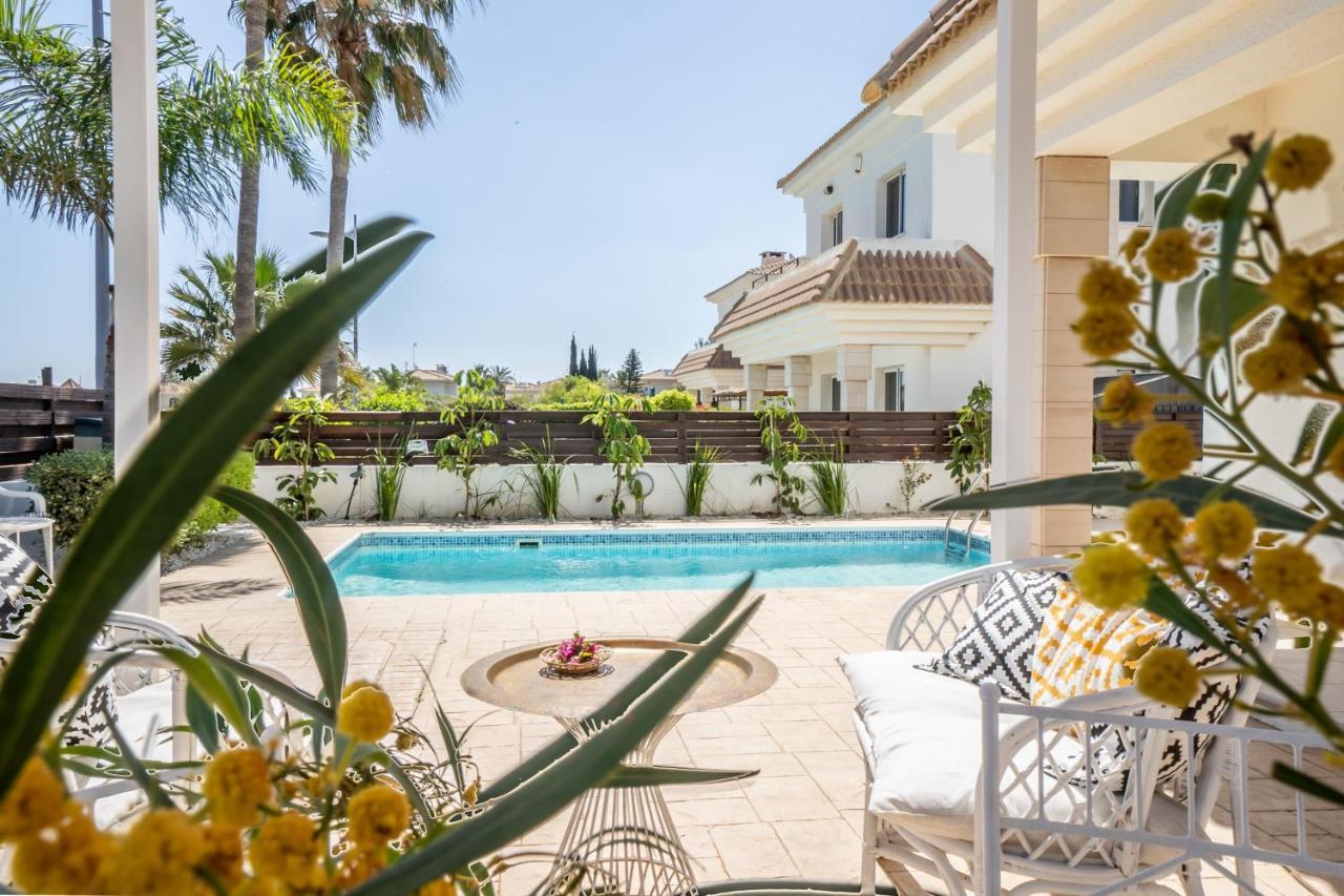 Chill And Joy * Paralimni
