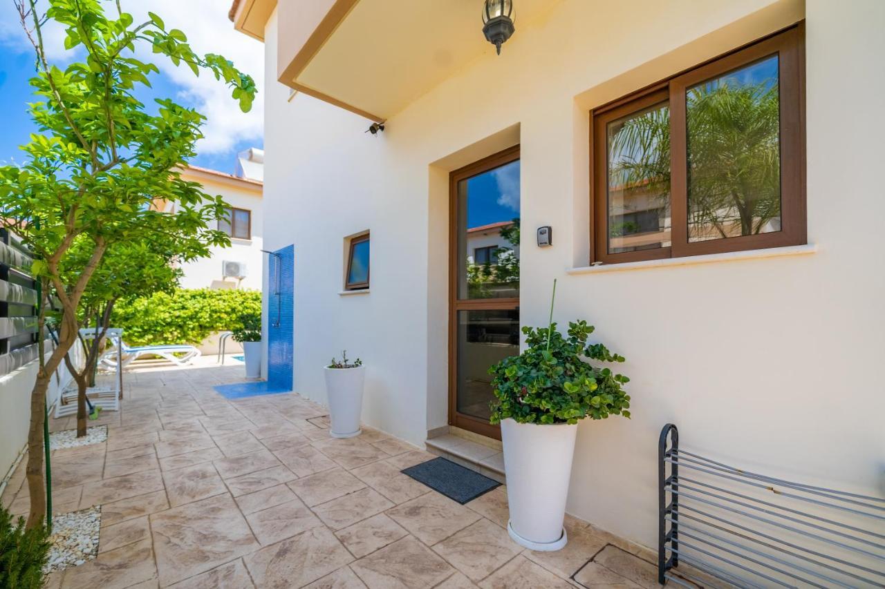 Villa Carina For 6 Persons Paralimni