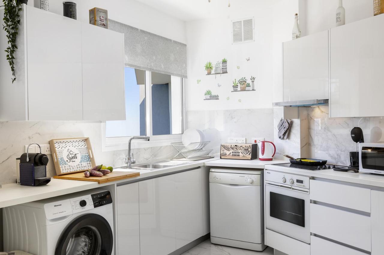 Lovely 3-bedroom In Prokymea Court Apartamento *