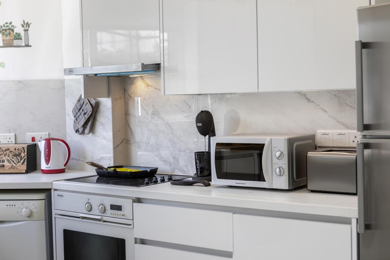 Lovely 3-bedroom In Prokymea Court