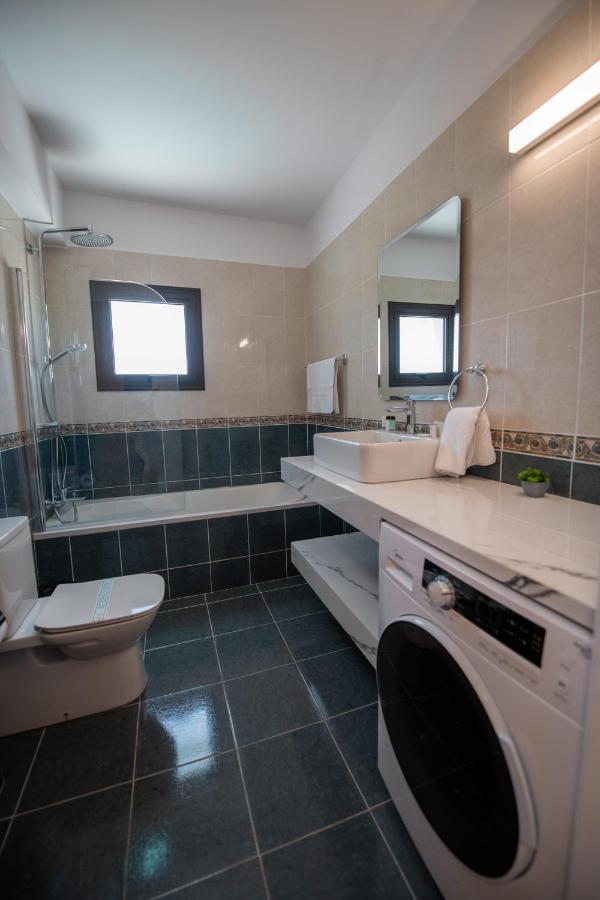 Luxury Agathoula Villa *