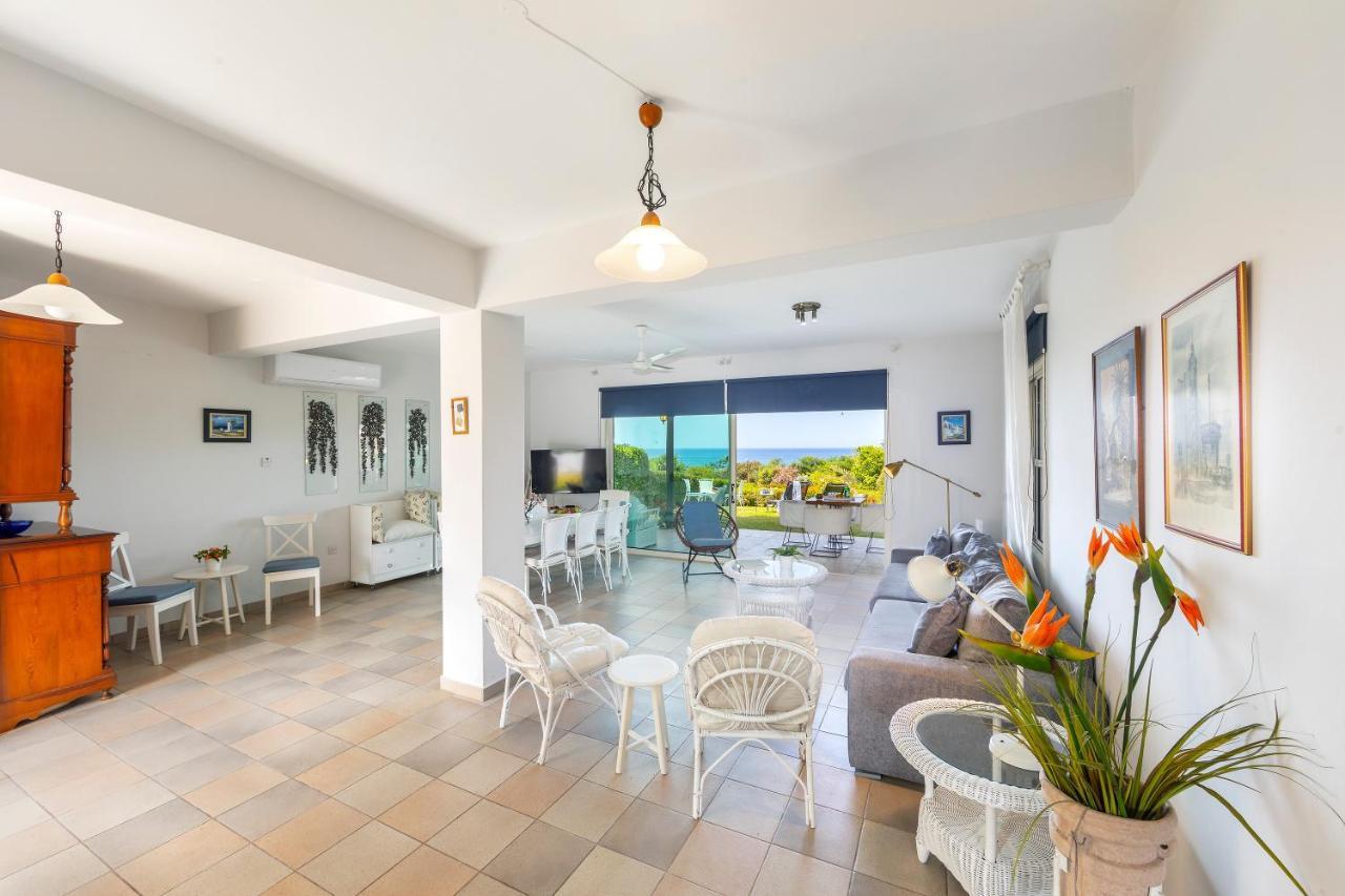 Villa Sirina Waterfront *