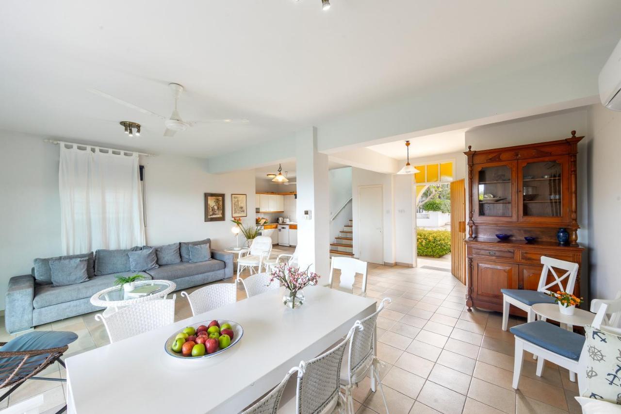 Sirina Waterfront Villa *