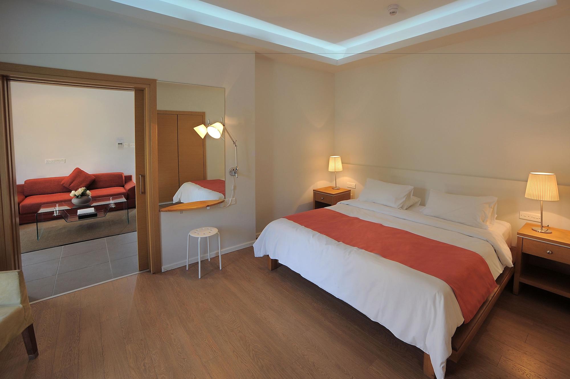E-hotel Larnaca & Hotel 4*