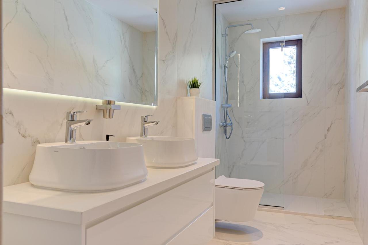 Delphin 375 Fantastic With Amazing Outside Space, Aphrodite Hills Villa Kouklia