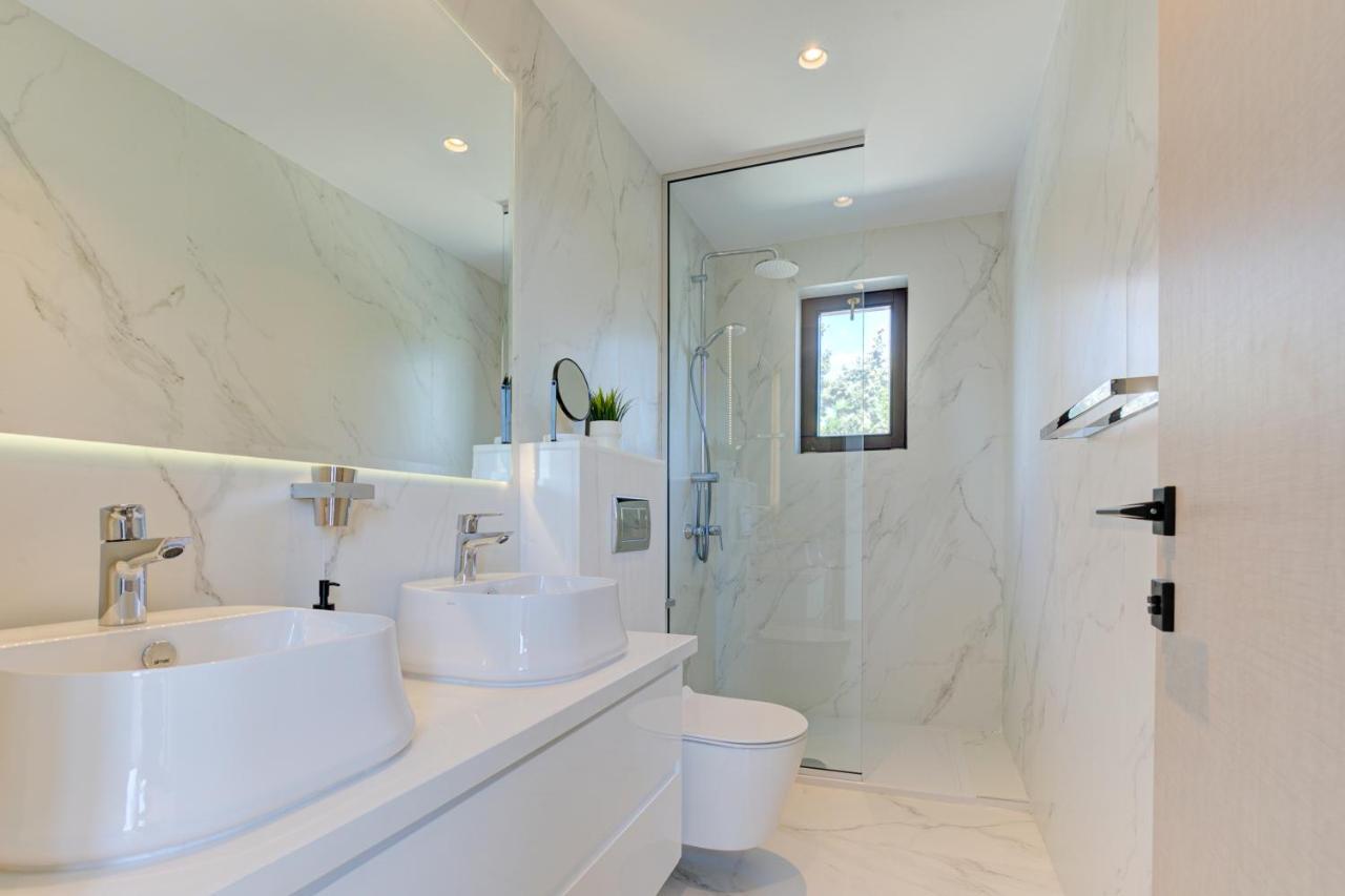 Villa Delphin 375 Fantastic With Amazing Outside Space, Aphrodite Hills *