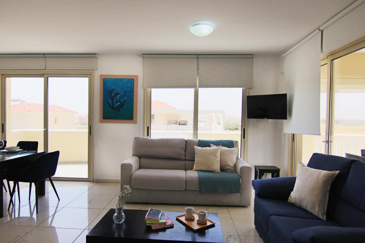 Seaside Luxury Flat Perivolia