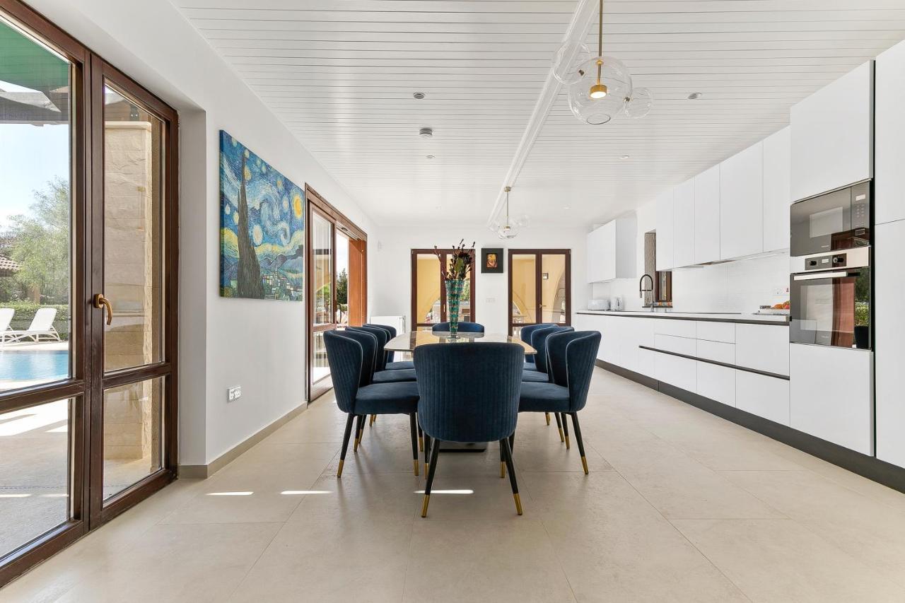 Delphin 375 Fantastic With Amazing Outside Space, Aphrodite Hills Kouklia