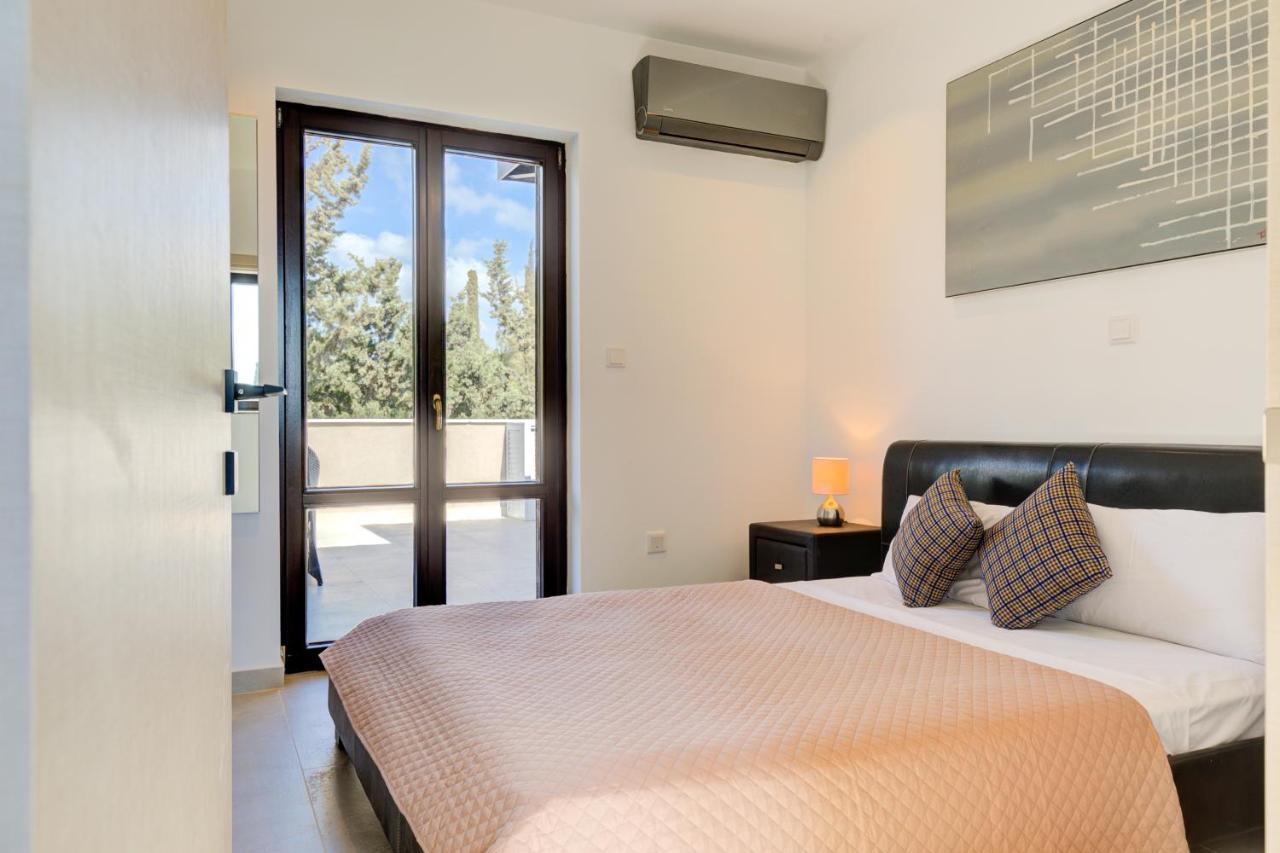 Delphin 375 Fantastic With Amazing Outside Space, Aphrodite Hills * Kouklia
