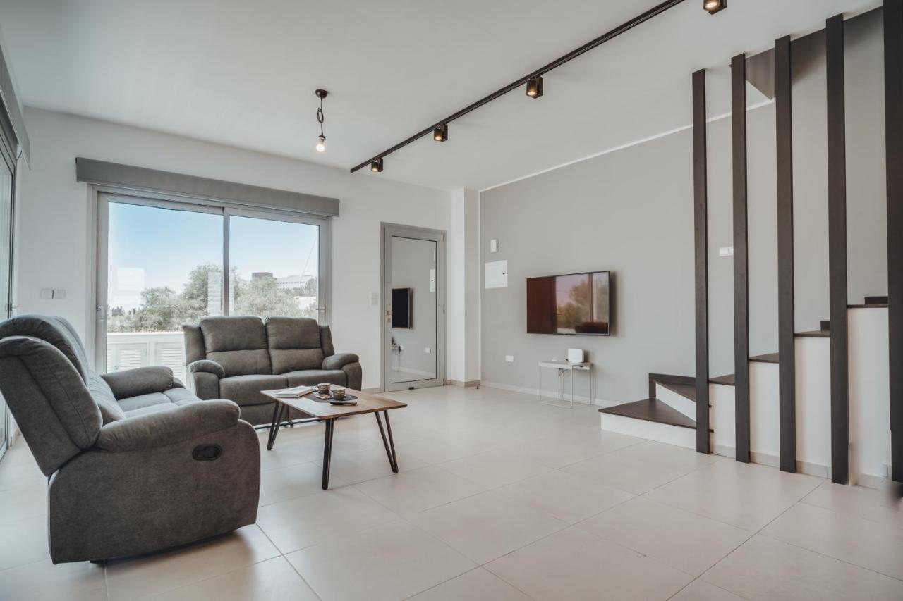In Style In Modern 3 Bedroom Near Nissi & Square Pousada