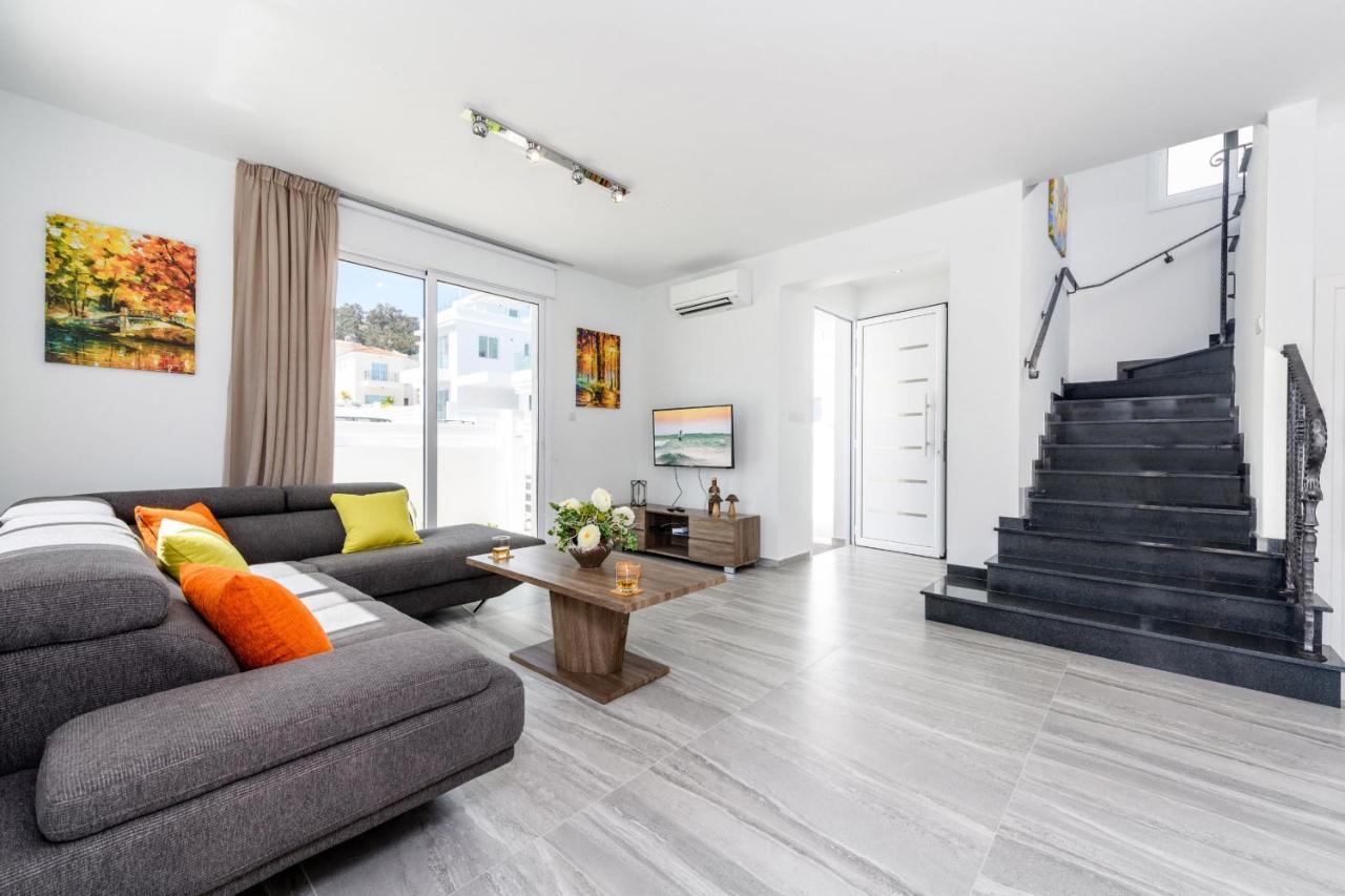 Bay Villa *