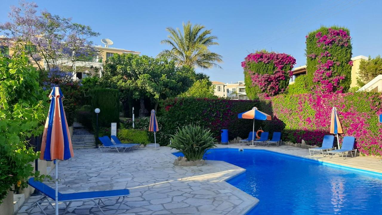 Eva Gardens Corner House With Stunning Garden And Huge Swimming Pool Next To Coral Bay Casa de férias *