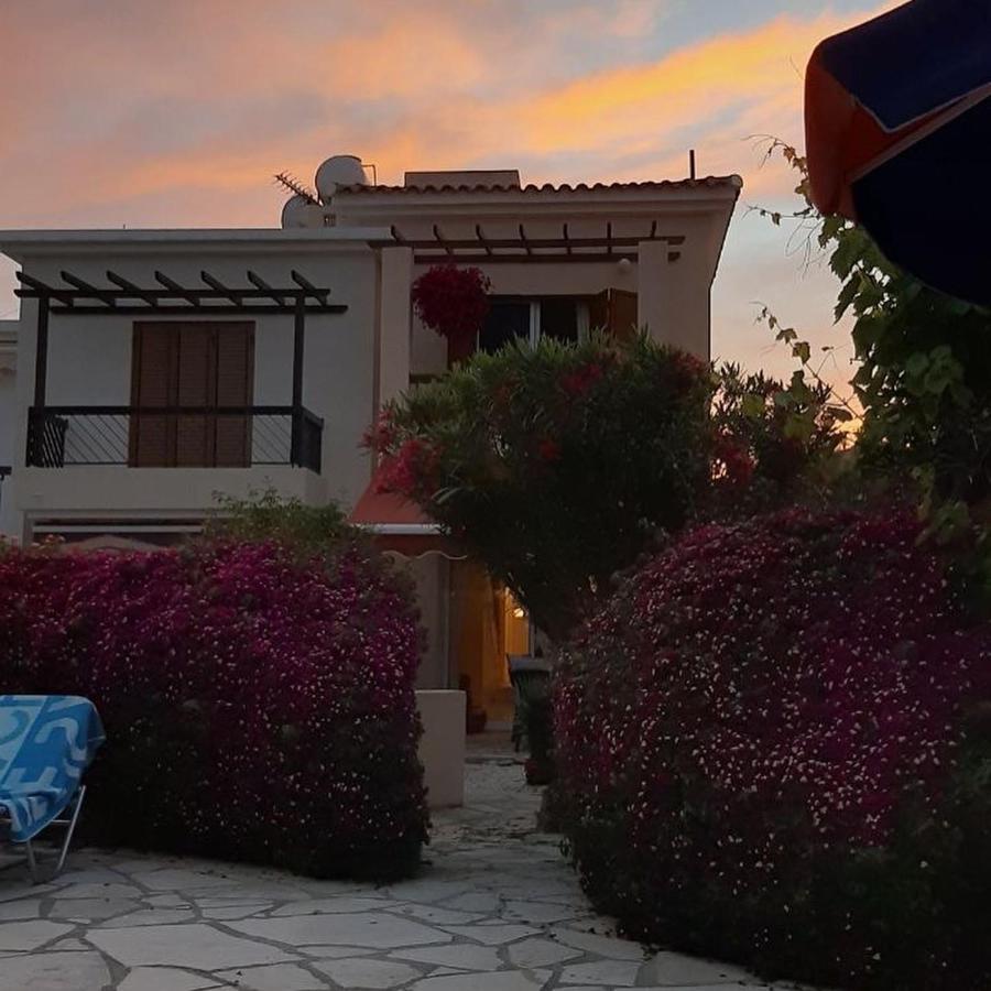 Eva Gardens Corner House With Stunning Garden And Huge Swimming Pool Next To Coral Bay Holiday home