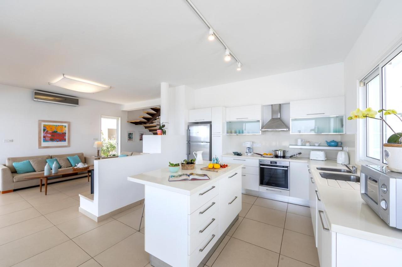 Villa Beachfront Alia