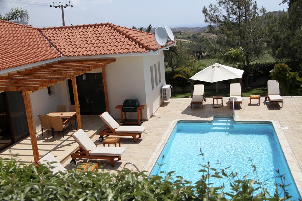 Eve Xιnisteri Pissouri
