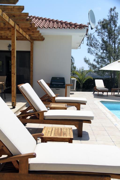 Eve Xιnisteri * Pissouri