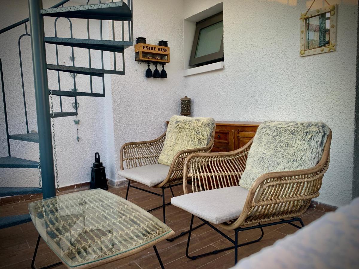 The Summer Haven * Polis